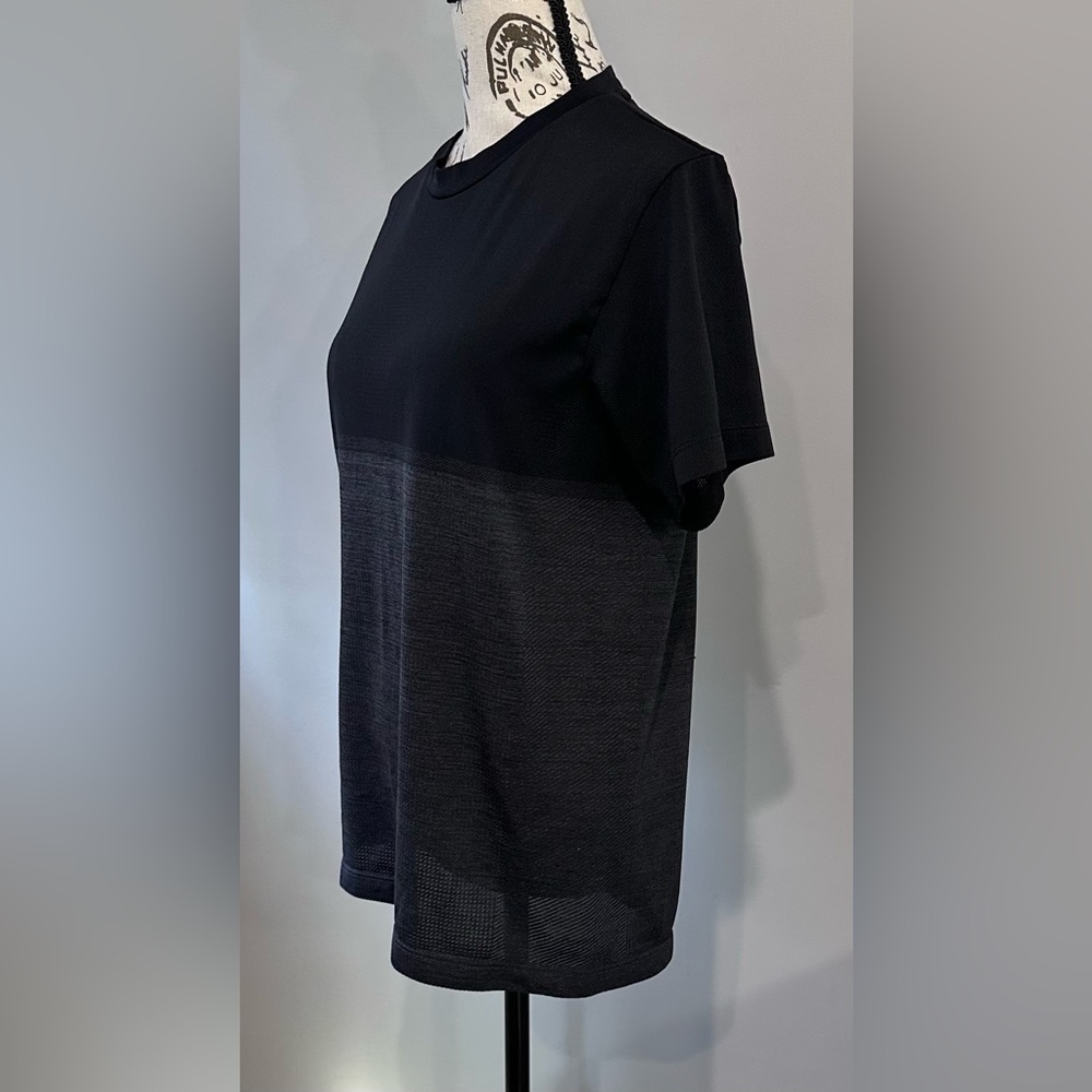🖤Uniqlo Men’s Colorblock Crew Neck T-Shirt - Gray and Black, Size XS🖤 - Picture 3 of 8